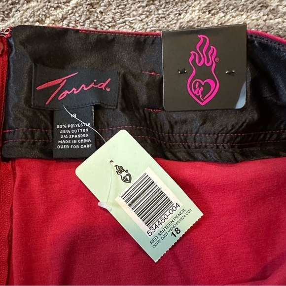 NWT Torrid Retro Vintage Pinup Red Sateen Belted Pencil Skirt 18W - Picture 3 of 7